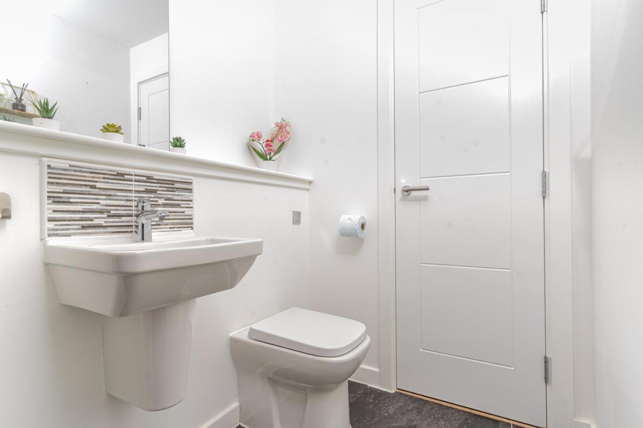 Spacious 3 Bedroom House In Glasgow City With Private Parking & Garden מראה חיצוני תמונה