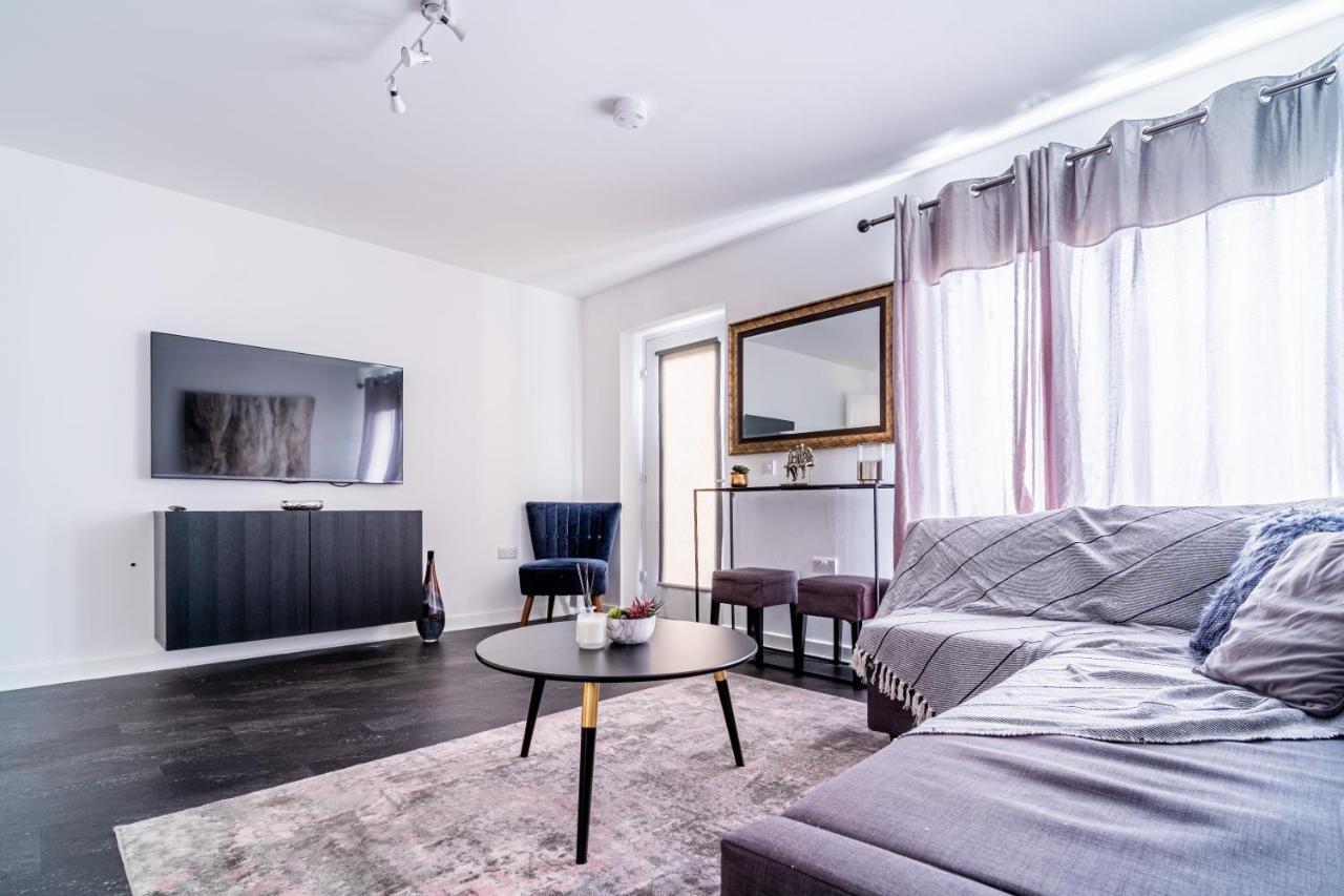 Spacious 3 Bedroom House In Glasgow City With Private Parking & Garden מראה חיצוני תמונה
